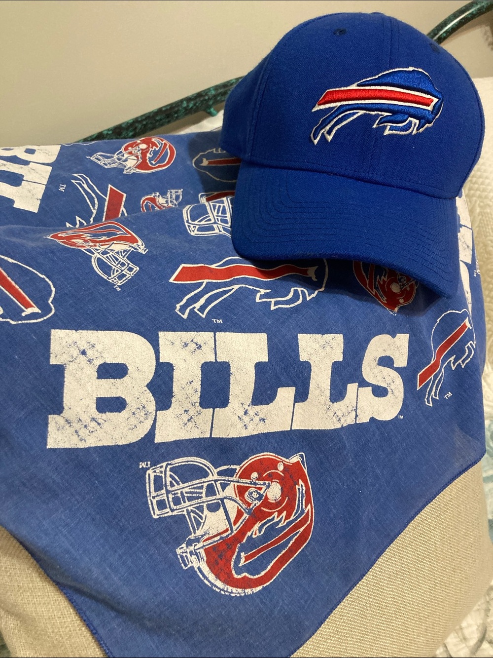 '47 Royal Blue Buffalo Bills Logo Cap
With scarf 🧣